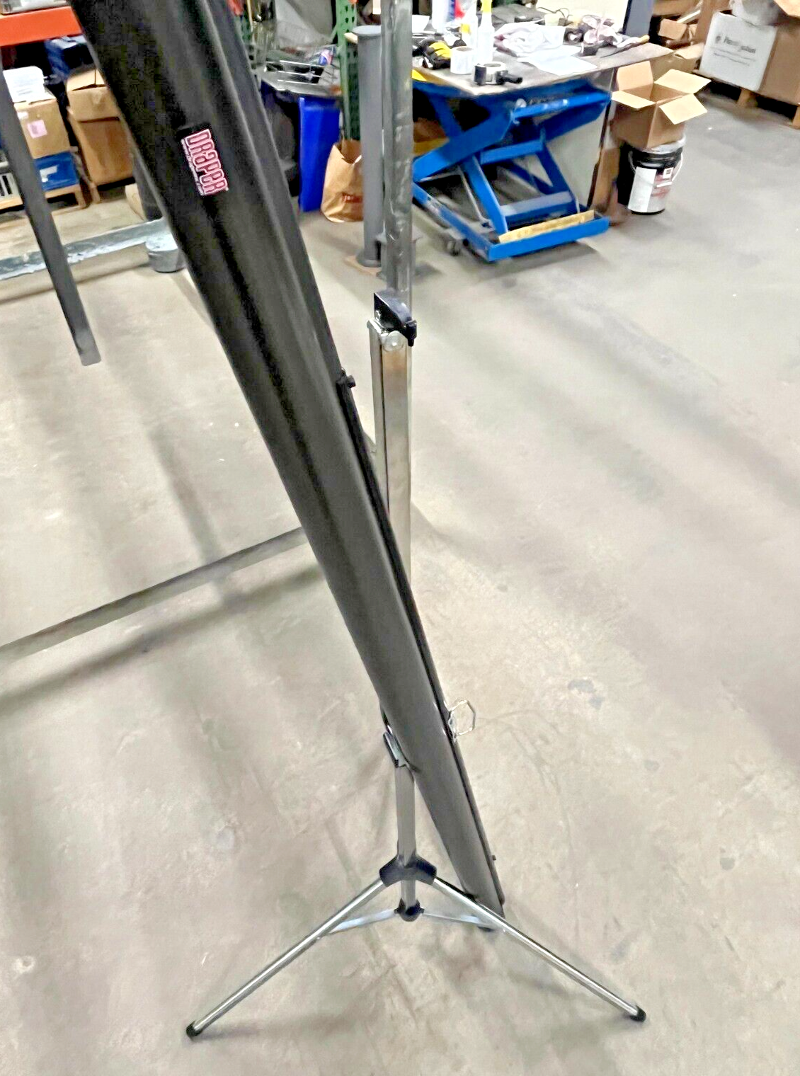 New Draper Consul 216004 Adjustable Height Projection Screen