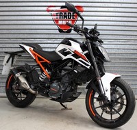 2017 17 KTM DUKE 125 ABS LEARNER LEGAL TRADE SALE 14K WHITE/ORANGE NEW MOT RIDES