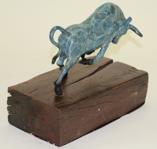 Bronze Sculpture Modern Art Stock Market Bull Hot Cast on Wood Figurine Figure