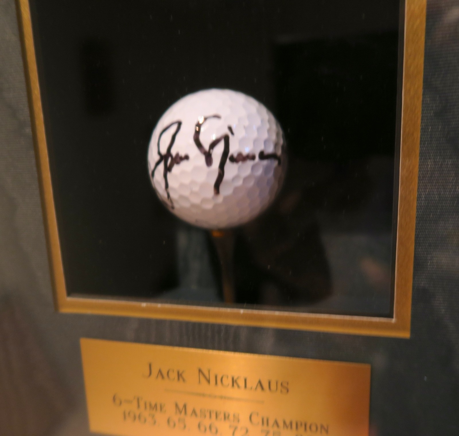 JACK NICKLAUS ARNOLD PALMER FRAMED  AUTOGRAPHED GOLF BALLS COLLAGE MASTERS FLAG