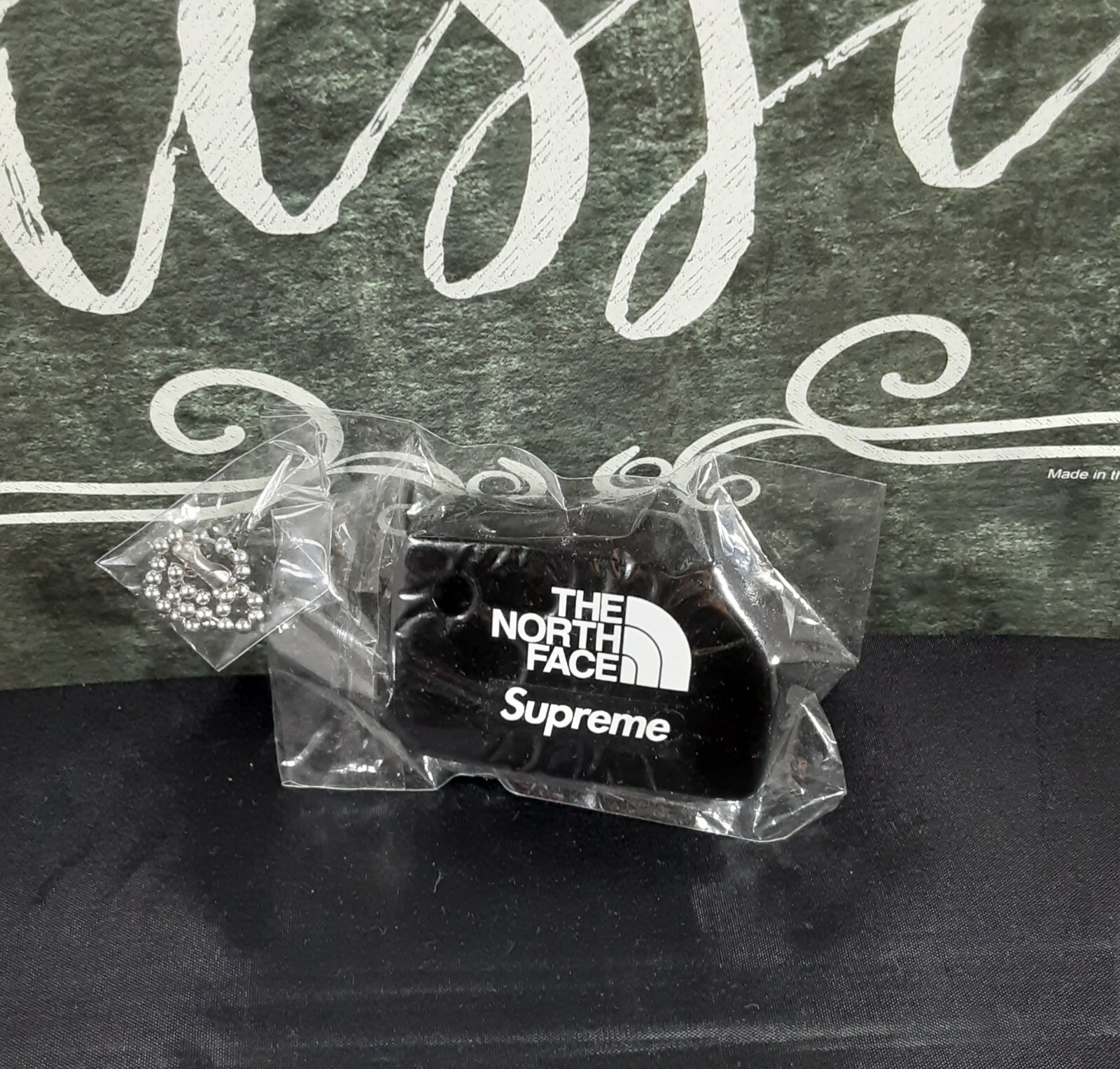 シュプリーム　North Face Floating keychain　黒 Supreme The North Face Floating Keychain Vinyl Logo 