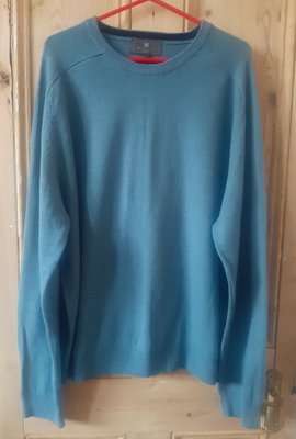 Light top teal sweater