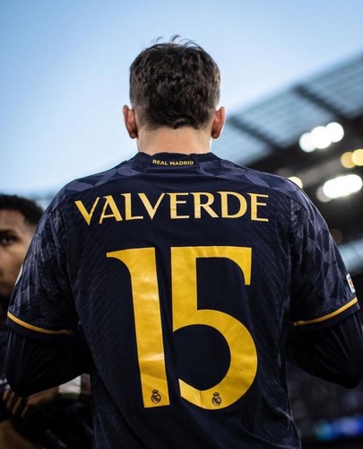 レアル・マドリード VALVERDE 15 Lサイズ シャツ Amazon.co.jp: バルベルデ ユニフォーム Valverde 背番号15