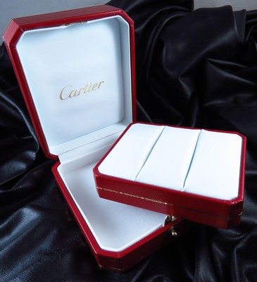 GENUINE VINTAGE CARTIER JEWELERY CAN PUT FOUR  RINGS  BOX FREE SHIPPING