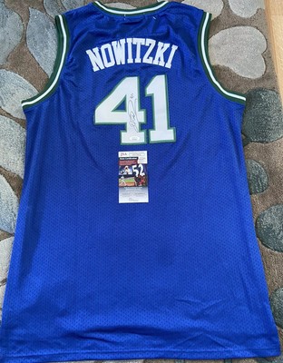 dirk nowitzki autographed jersey