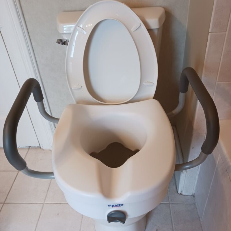 Equate Locking Raised Toilet Seat Adjusting Comfort Handles Damaged box seat new