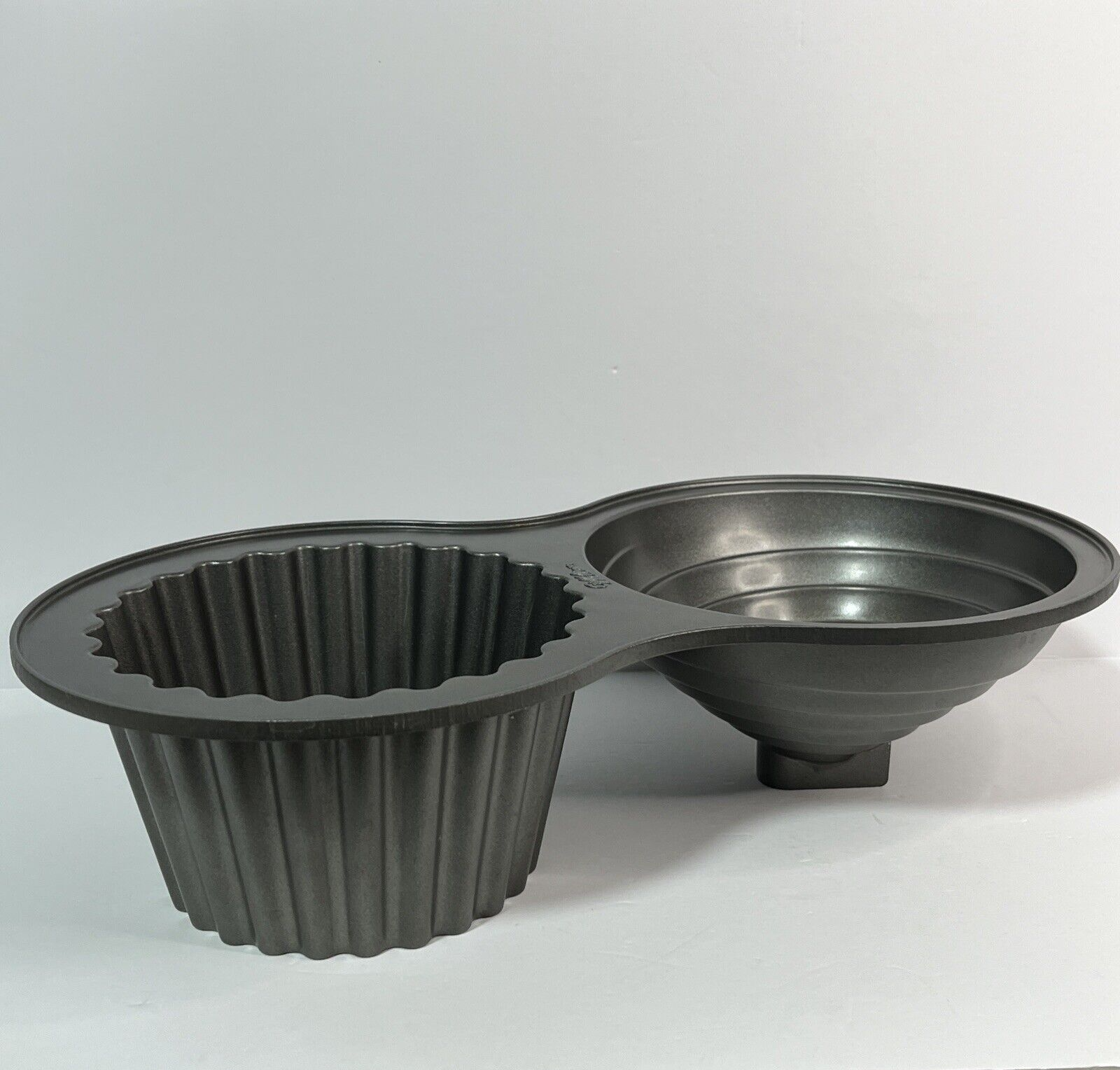 Wilton Giant Dimensions Large Cupcake Pan