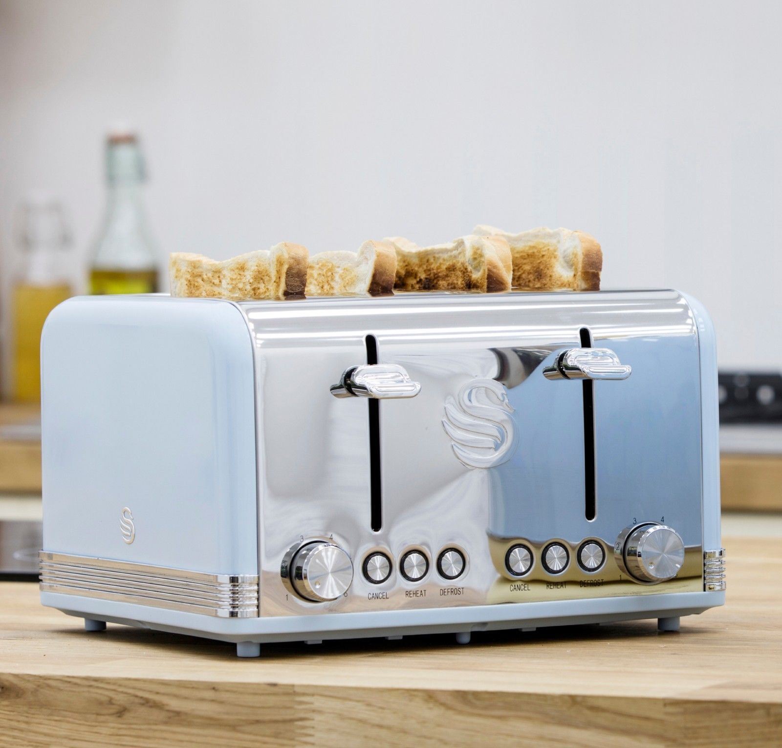 Swan 4 Slice Retro Toaster 1600W Variable Browning Stainless Steel Auto
