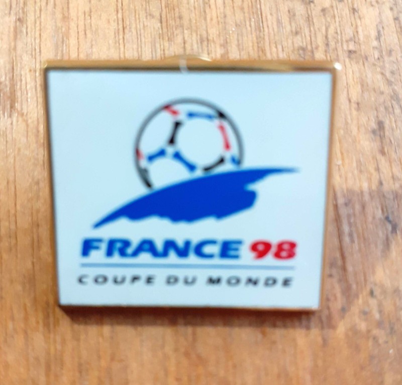 Pin'S Football / Coupe Du Monde - France 98  ( 1,8 Cmx 2 Cm))