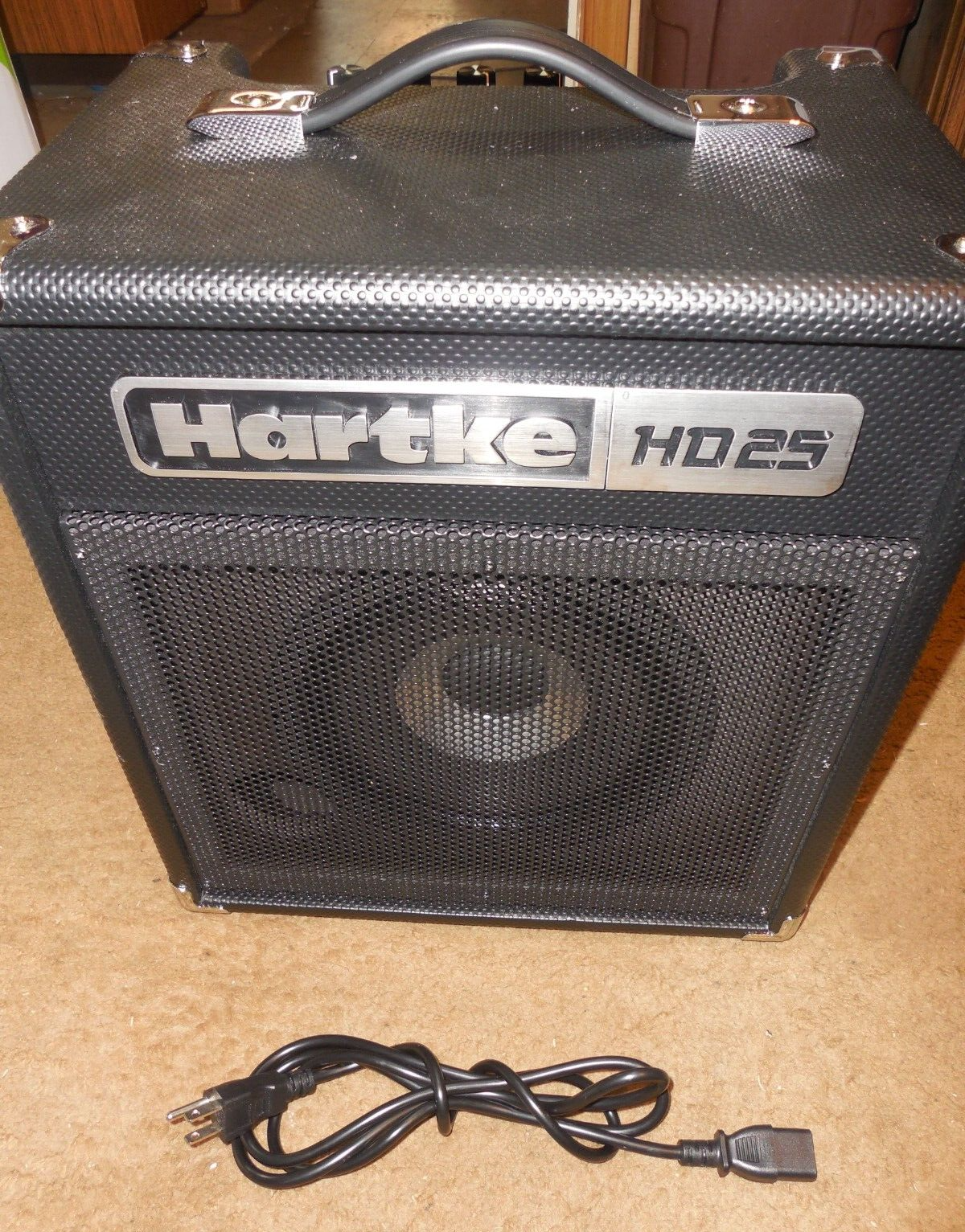 Hartke HD25 ベース用アンプ