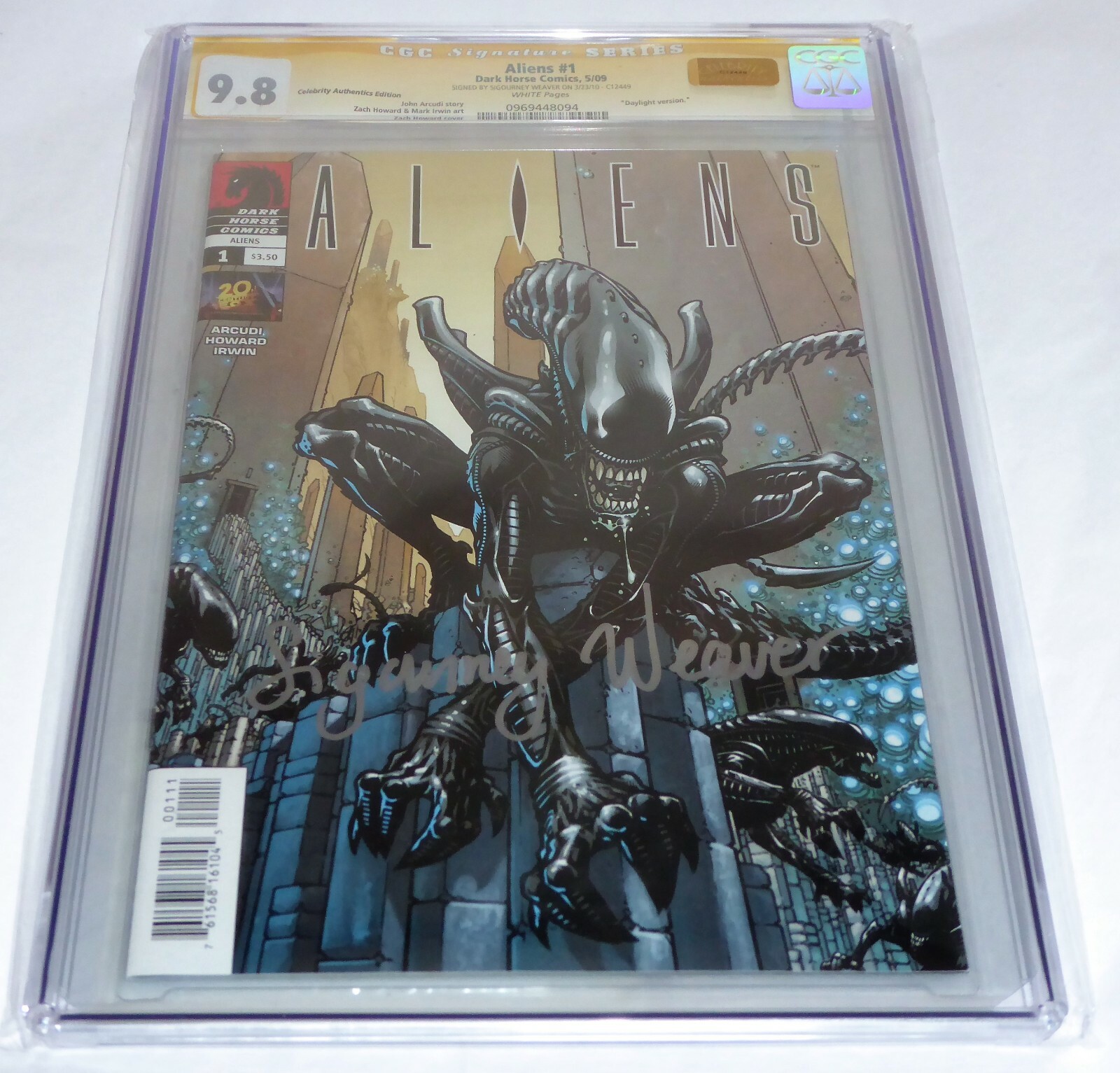 Aliens #1 CGC SS Signature Autograph SIGOURNEY WEAVER Daylight Variant 9.8 Comic