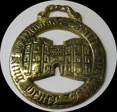 WINDSOR CASTLE -  KING HENRY VIII GATE Horse brass  (N869)