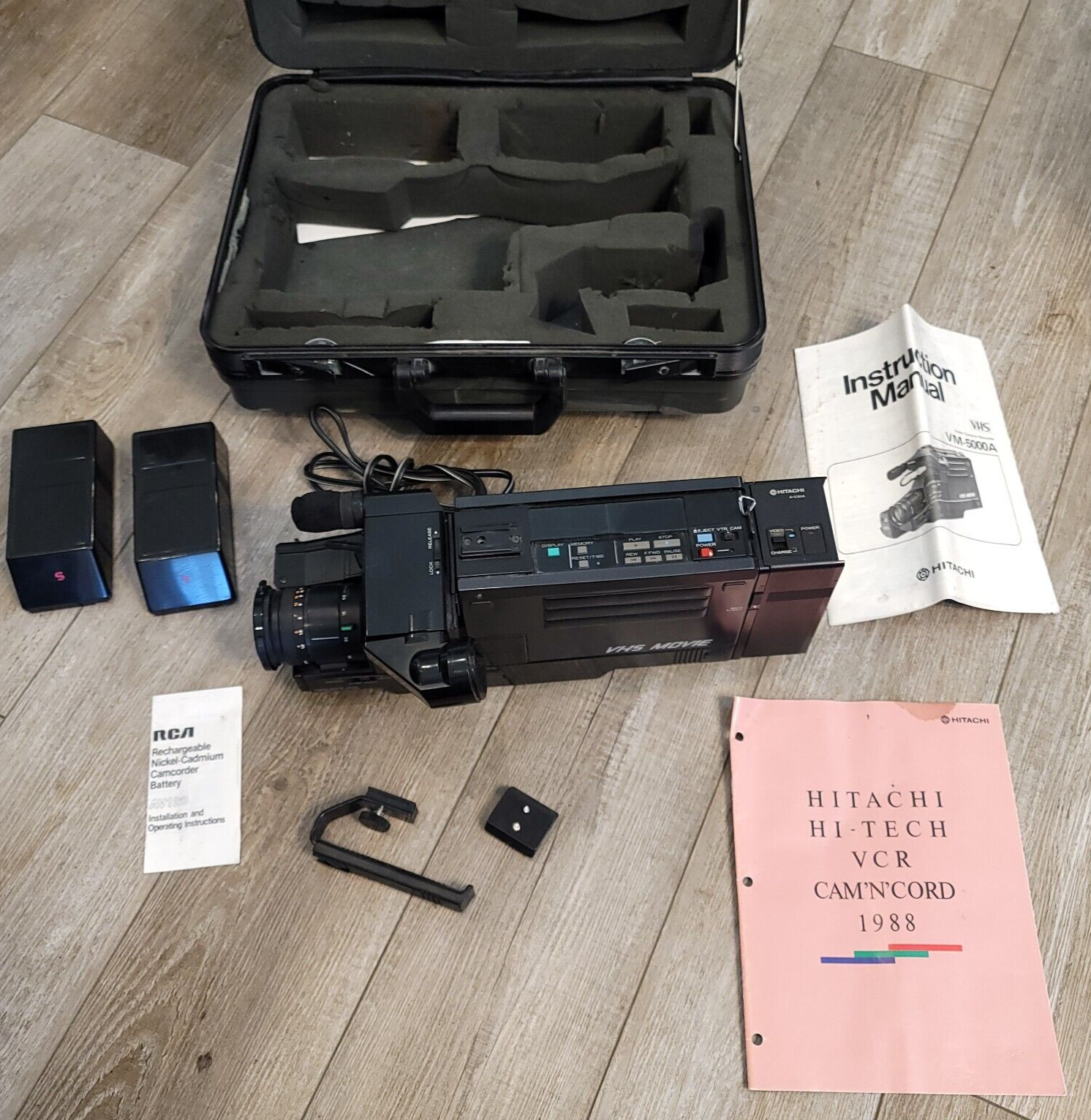 Hitachi ビンテージ レトロ VM-3700A VHS ビデオカメラ Hitachi ビンテージ レトロ VM-3700A VHS ビデオカメラ - メルカリ