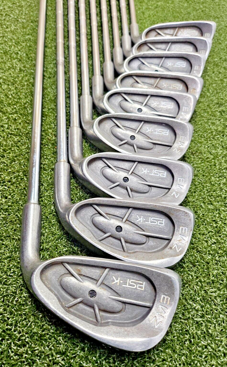 ZME PST-K Black Dot Iron Set 3-PW + SW / RH / Regular Steel ZME PST-K Black Dot Iron Set 3-PW + SW / RH / Regular Steel