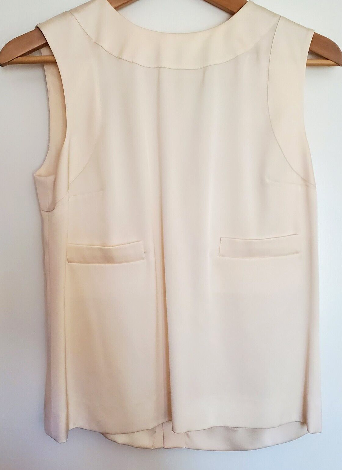 CHANEL シャネル　silk AUTHENTIC CHANEL BLANC/WHITE 100% SILK SLEEVELESS FRONT