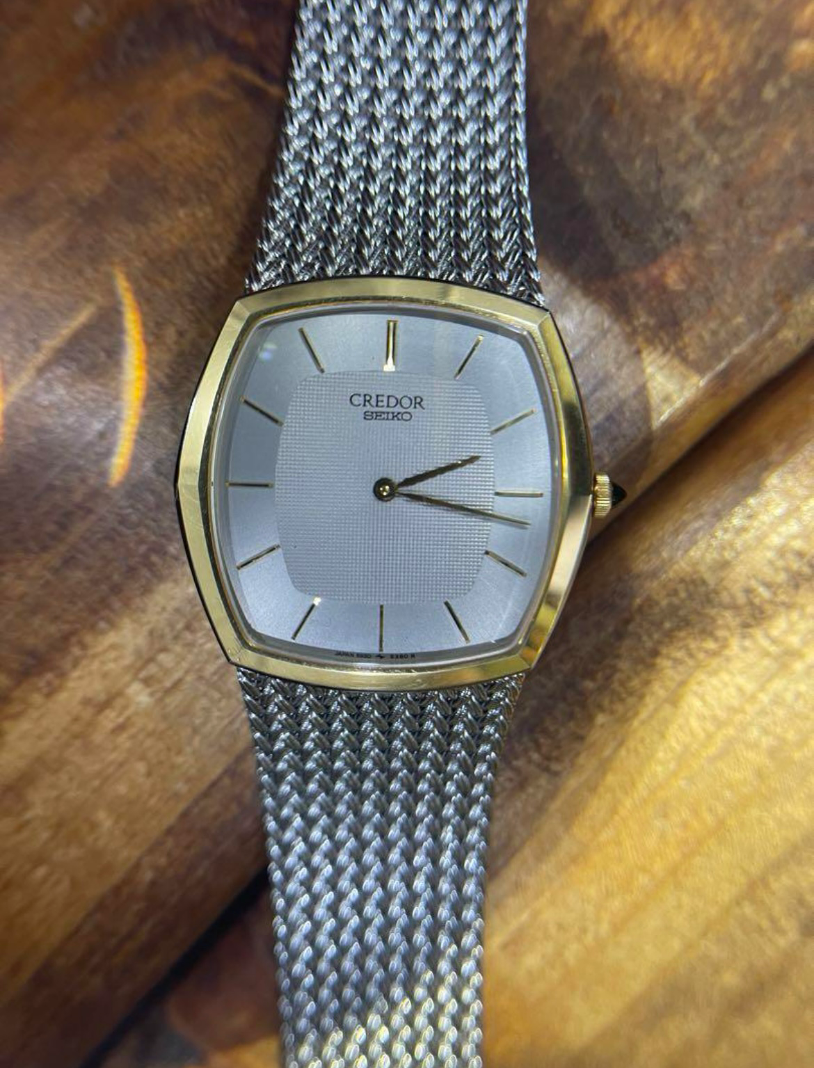 Credor SEIKO Quartz Silver gold bezel 4k Mesh Band 90's