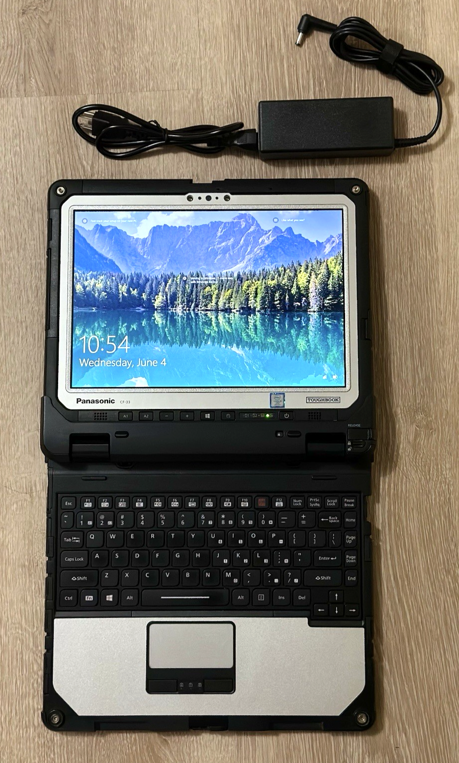 Panasonic Toughbook CF-33 i5-7300 2.6GHz 8GB 256GB M.2 SSD