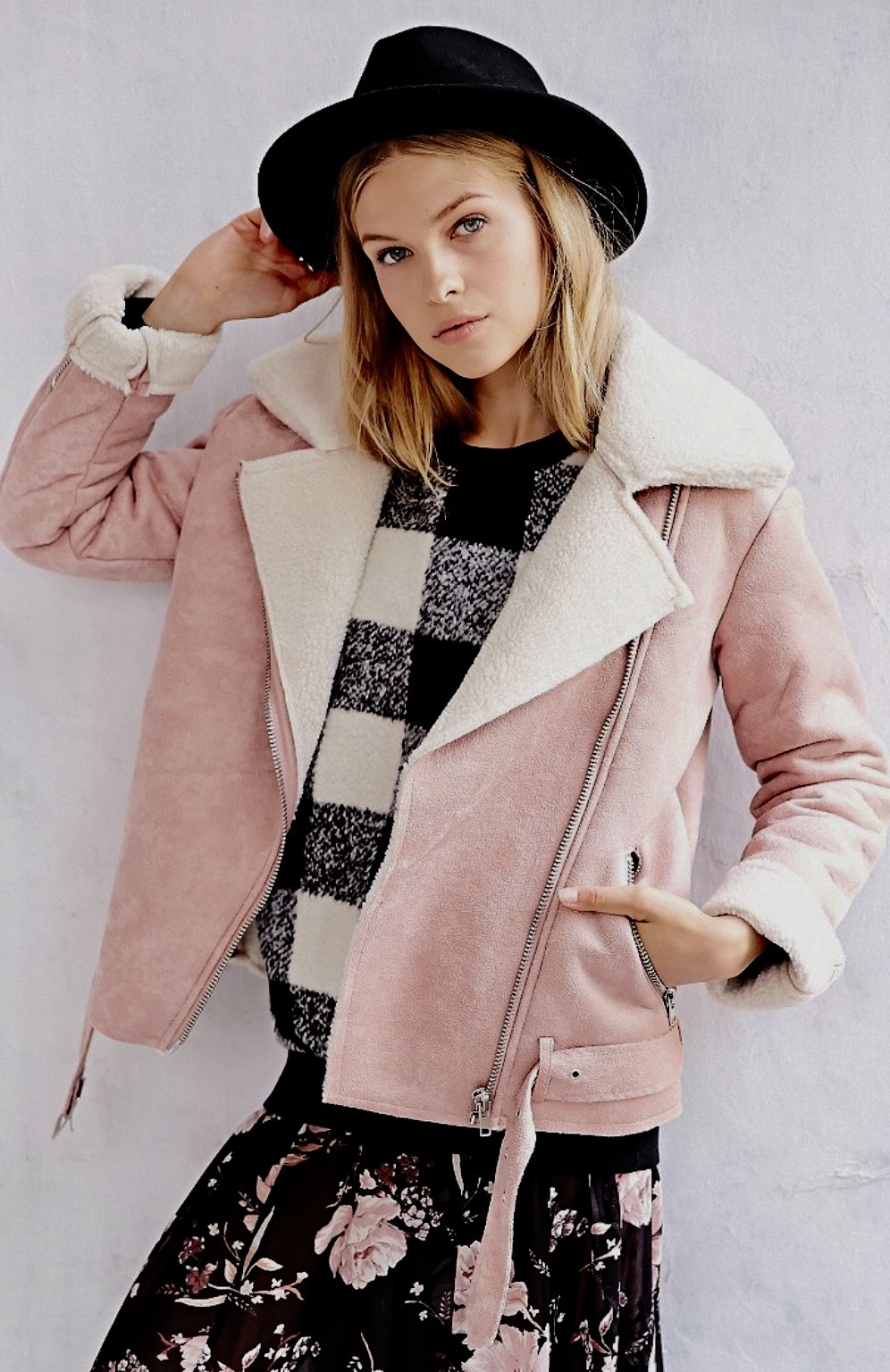 

Гламурная мото куртка Urban Outfitters из искусственной овчины цвета слоновой кости  НОВИНКА, Pink ivory