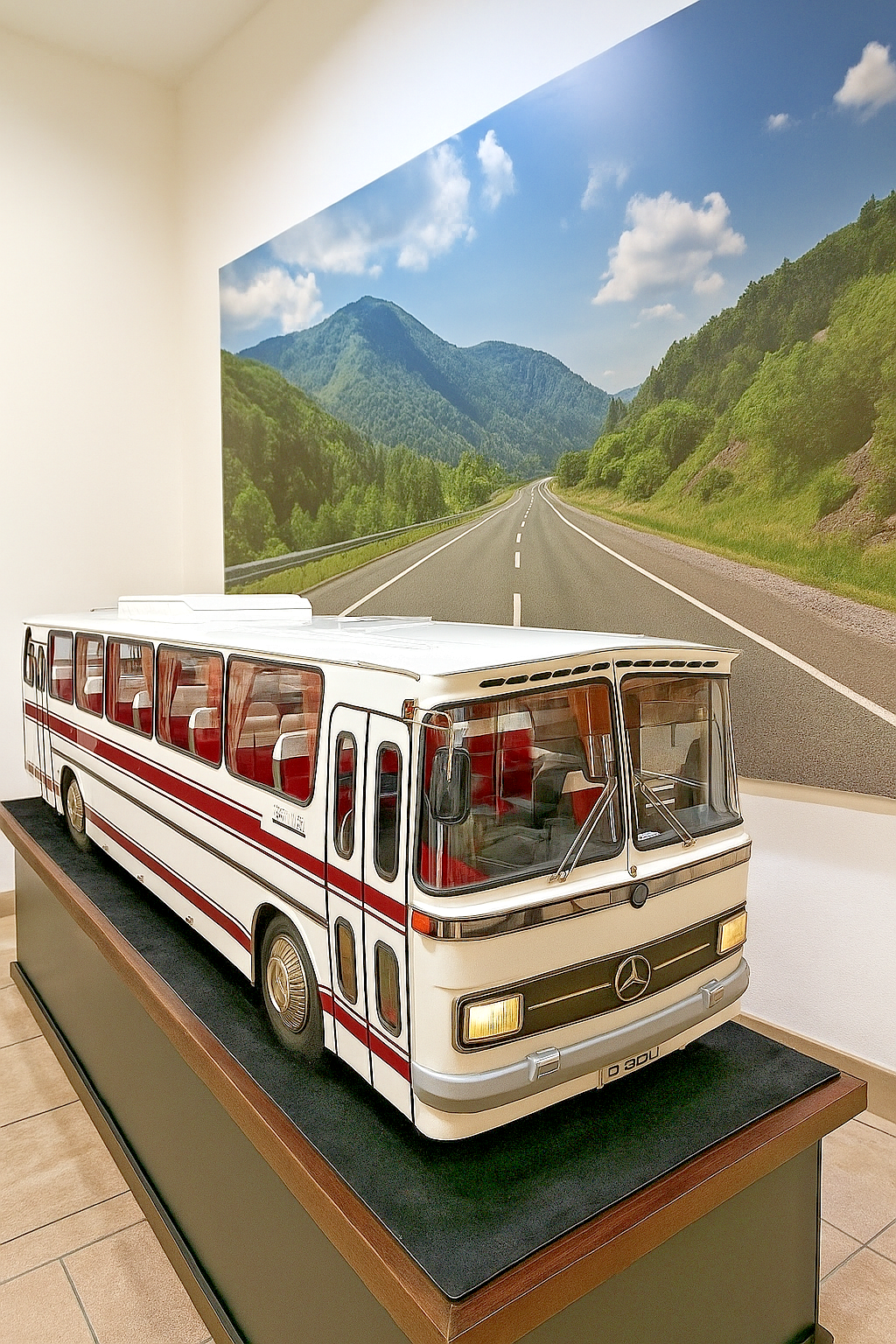 Mercedes Benz 0302 1:5 Scale Model Bus ( Plastic and diecast