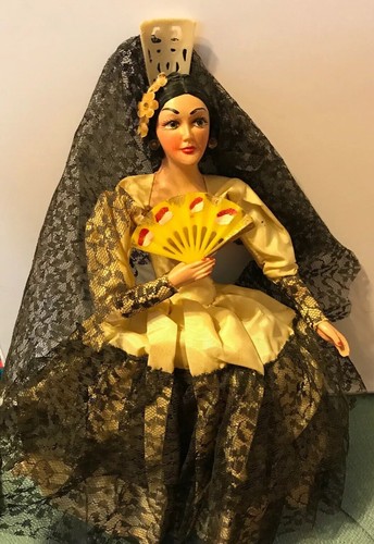VINTAGE 1950's SPANISH FLAMENCO DANCER DOLL LARGE LACE VEIL COMB FAN.