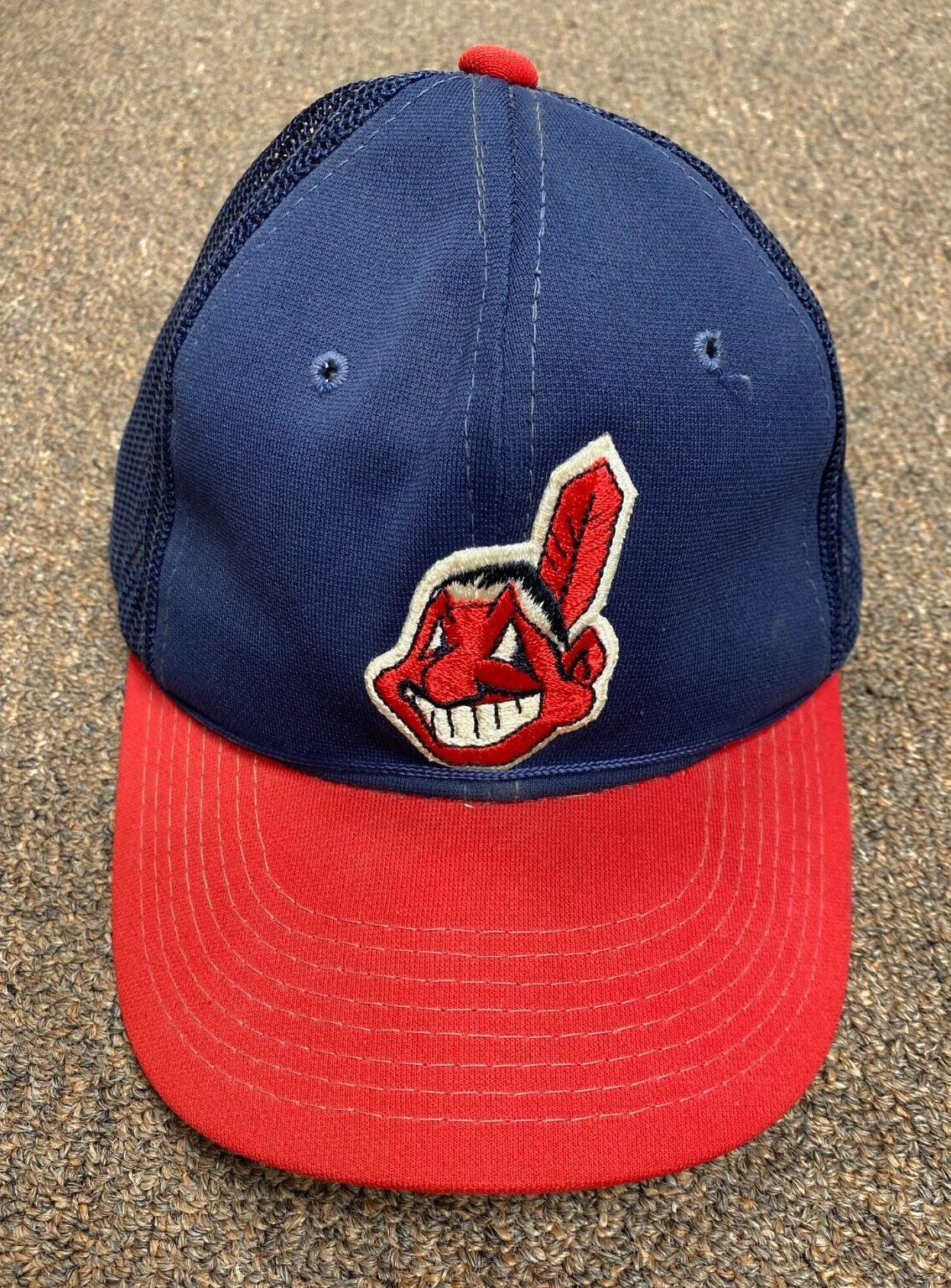 VINTAGE MLB CLEVELAND INDIANS TEAM LOGO COLLECTIBLE NEW ERA