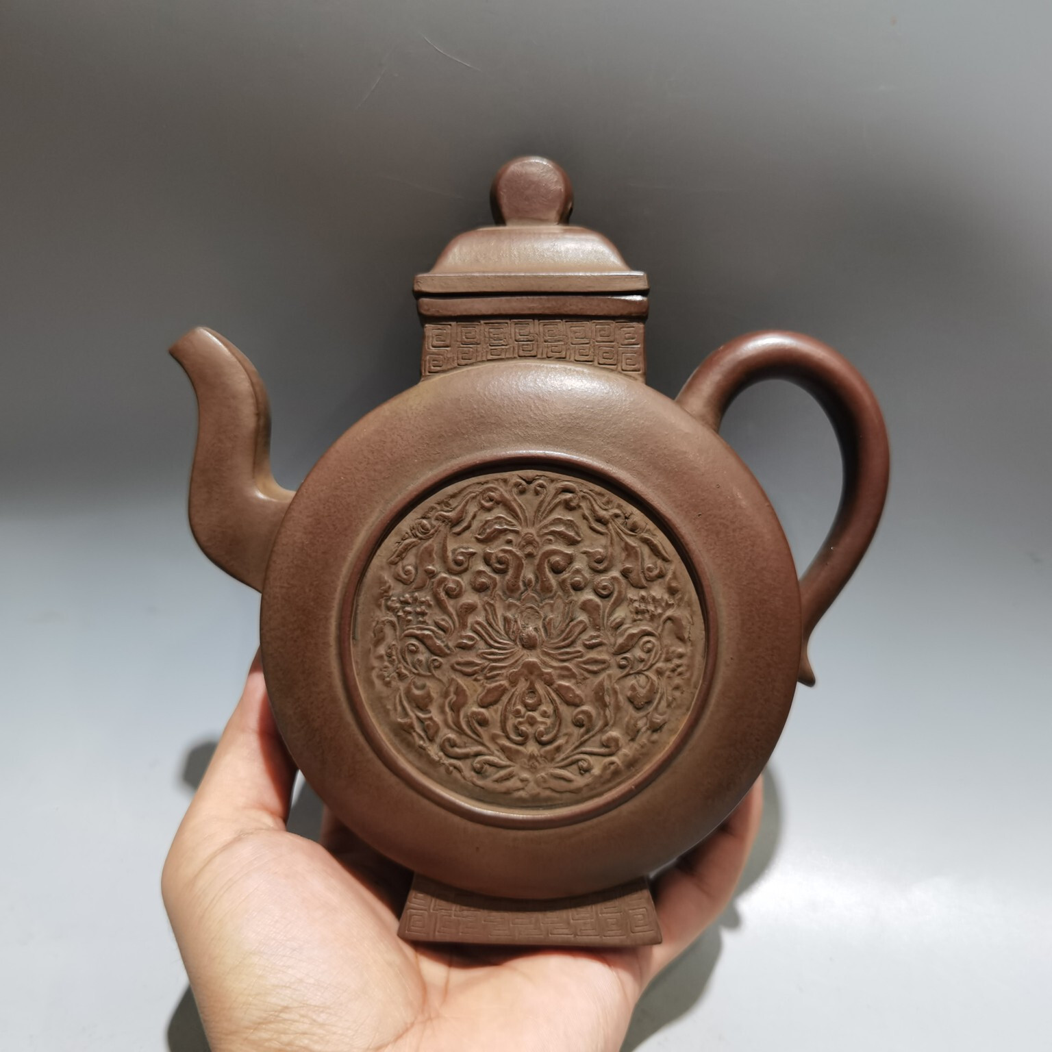 Chinese Yixing Zisha Clay Handmade Exquisite Teapot （浮雕酒