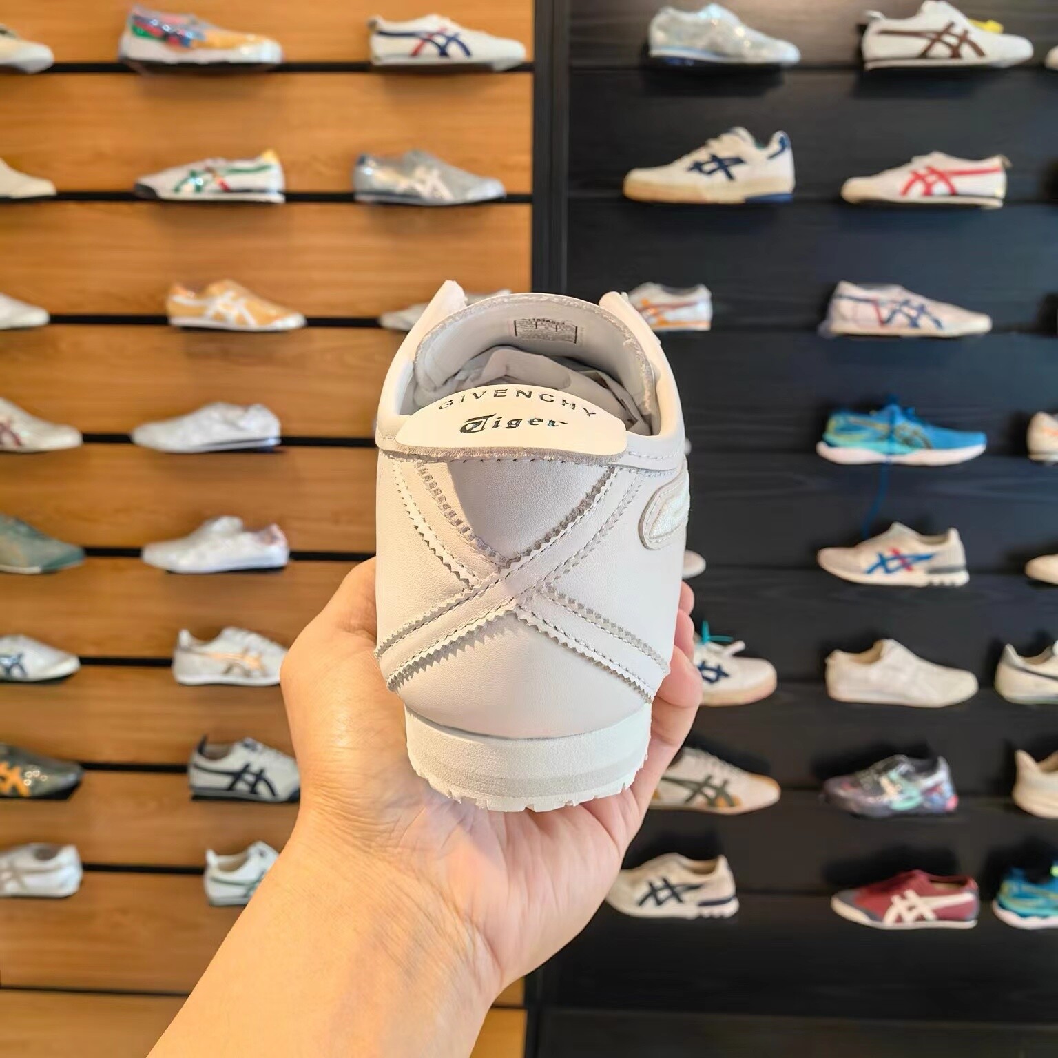Pre-owned Onitsuka Tiger X Givenchy Serial Unisex Sneakers W/box In White