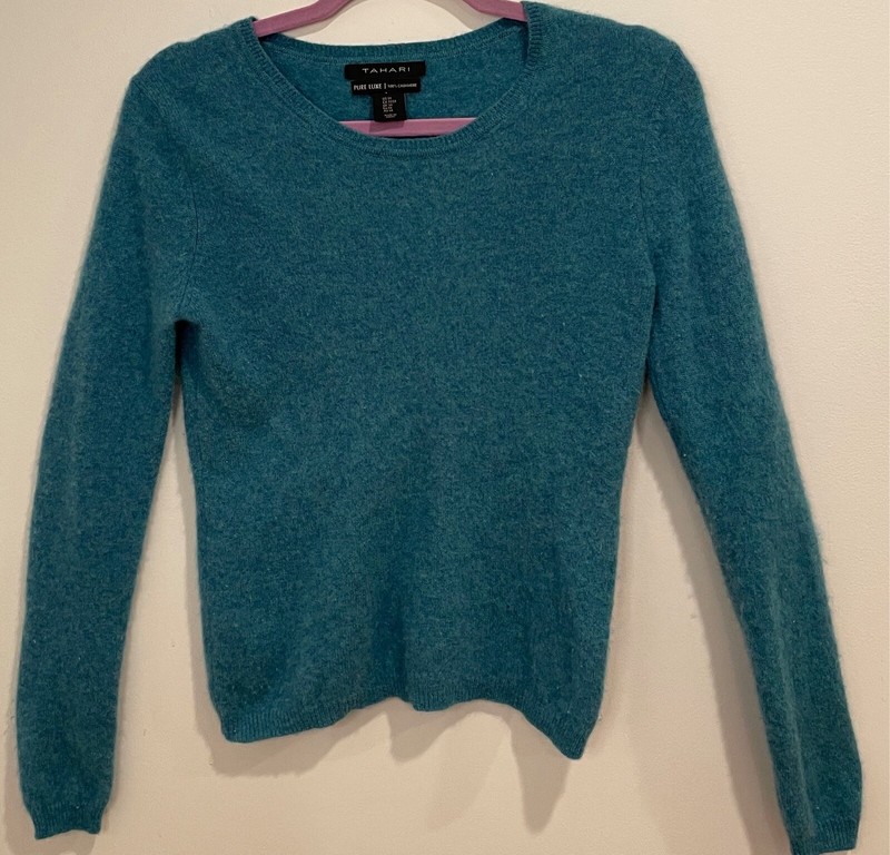 Tahari hot sale cashmere sweater
