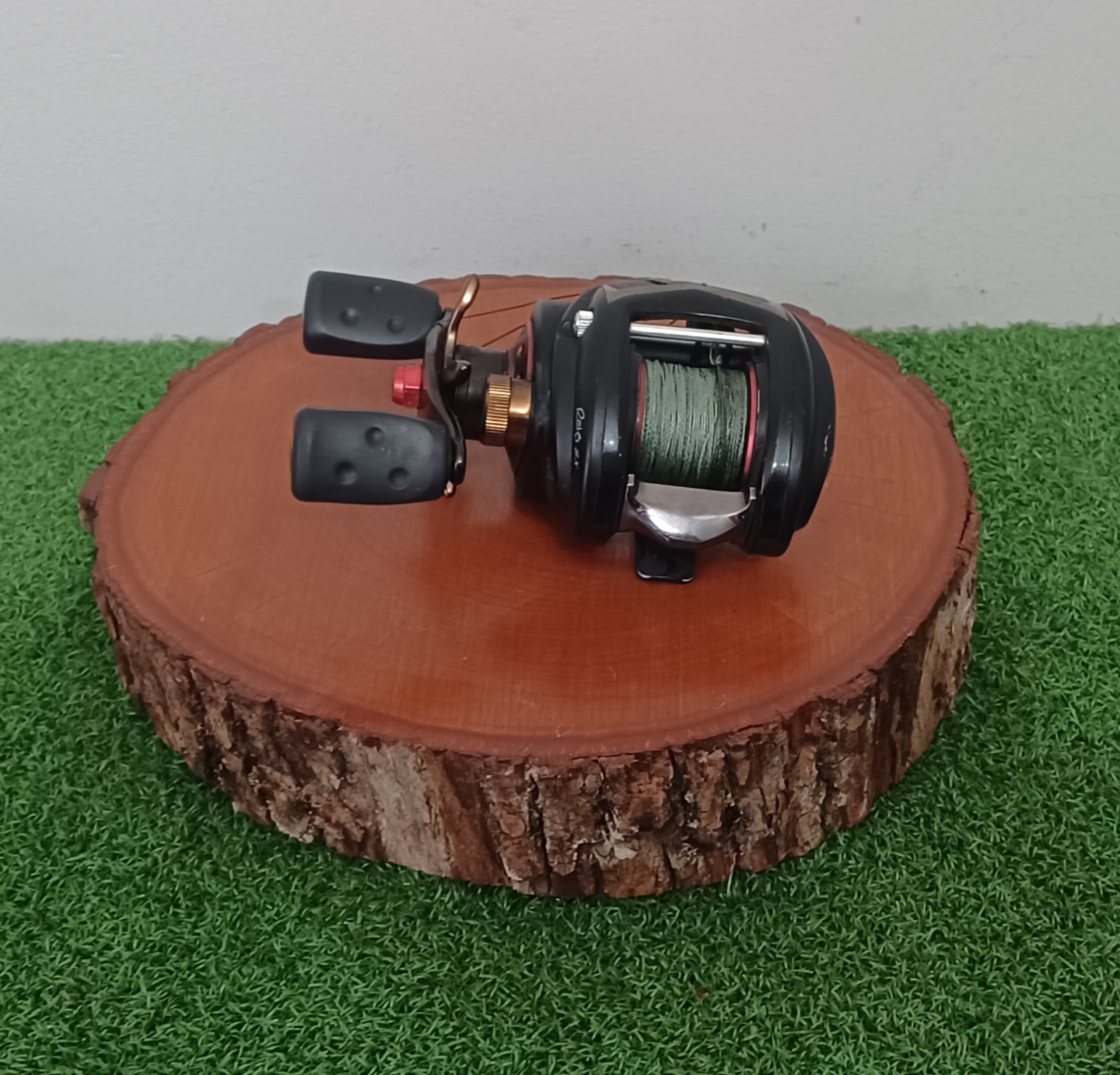 Abu Garcia REVO SX Baitcasting REEL 6.4: 1 Left-Handed 10 Bearings #4