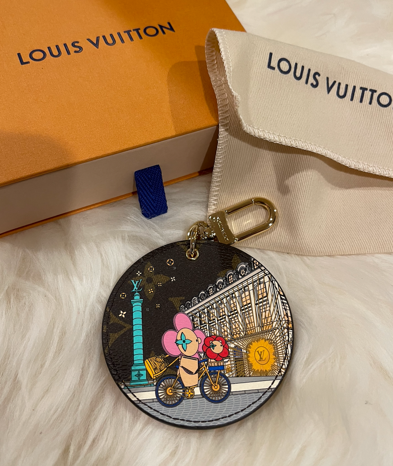 Louis Vuitton ILLUSTRE Xmas New York Bag Charm and Key Holder Yellow Coated Canvas