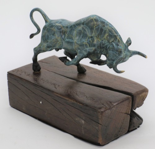 Bronze Sculpture Modern Art Stock Market Bull Hot Cast on Wood Figurine Figure
