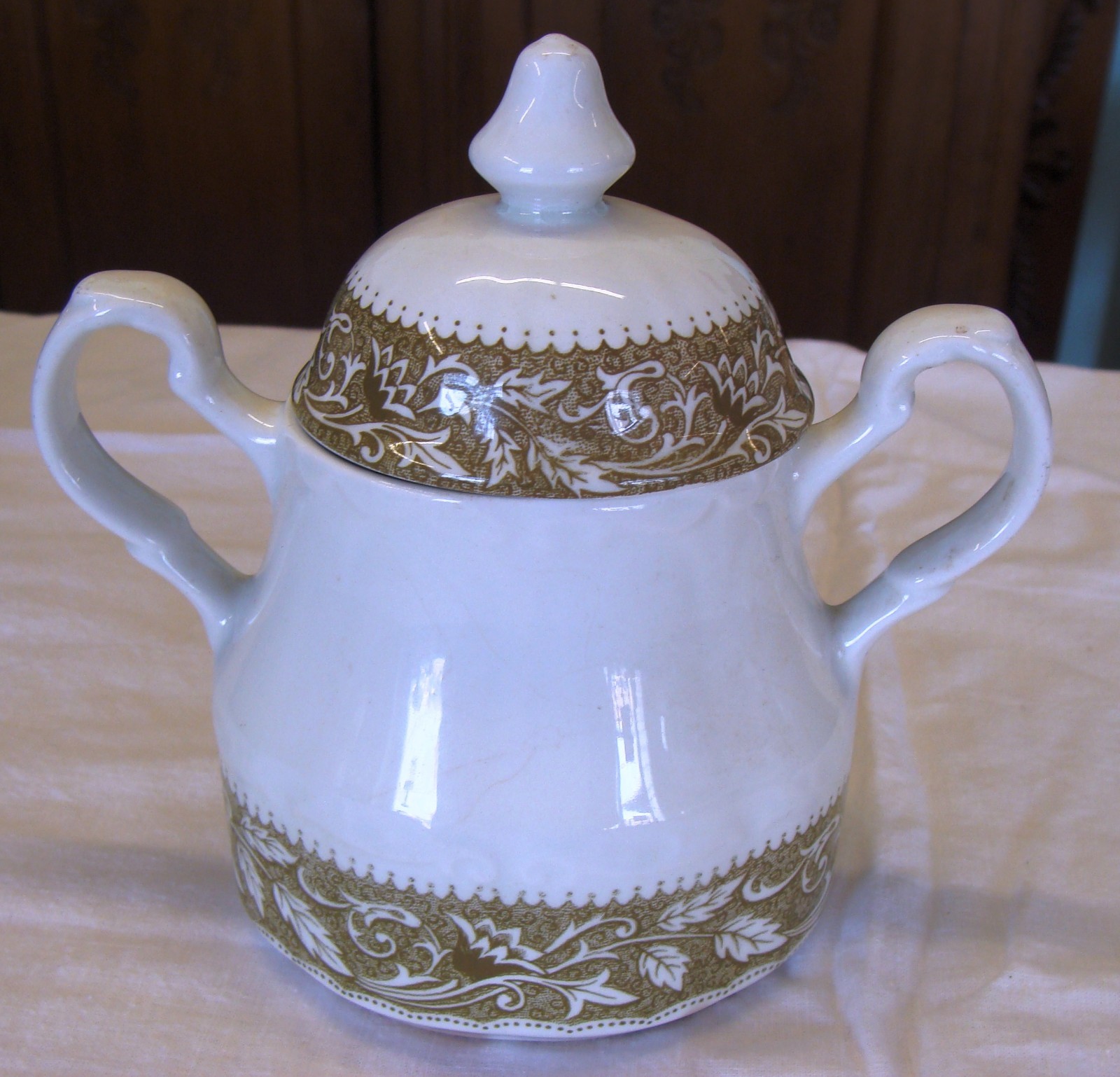 Sterling Colonial English Ironstone J & G Meakin Sugar Bowl