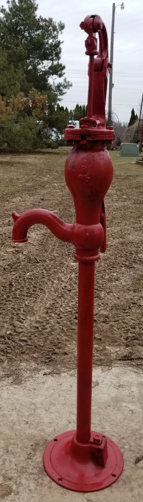 Beautiful  Antique Cast Iron Farm Hand Well Pump,