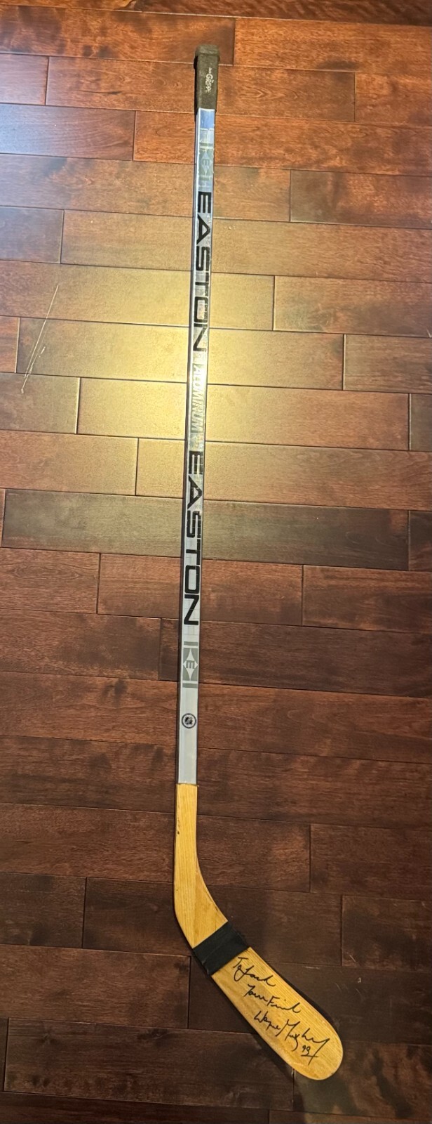 WAYNE GRETZKY 1993 GAME USED SIGNED AUTOGRAPH EASTON STICK WAYNE GRETZKY 1993 GAME USED SIGNED AUTOGRAPH EASTON STICK