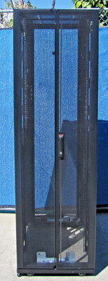 APC AR3100 NetShelter 42U Server Rack Enclosure Missing Two Panels
