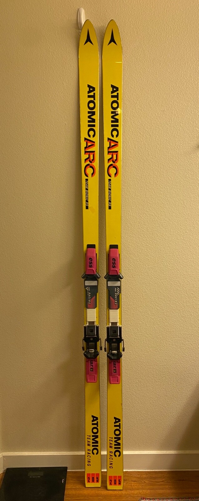 VINTAGE Atomic ARC Team Bionic RS “Yellow Sleds” (1985) w VINTAGE Atomic ARC Team Bionic RS “Yellow Sleds” (1985) w