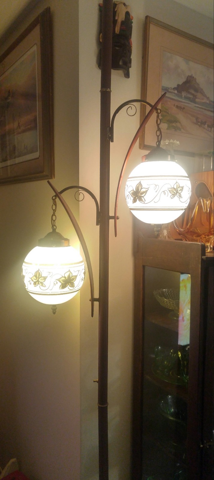 Tension Pole lamp with extra shade nice lamp