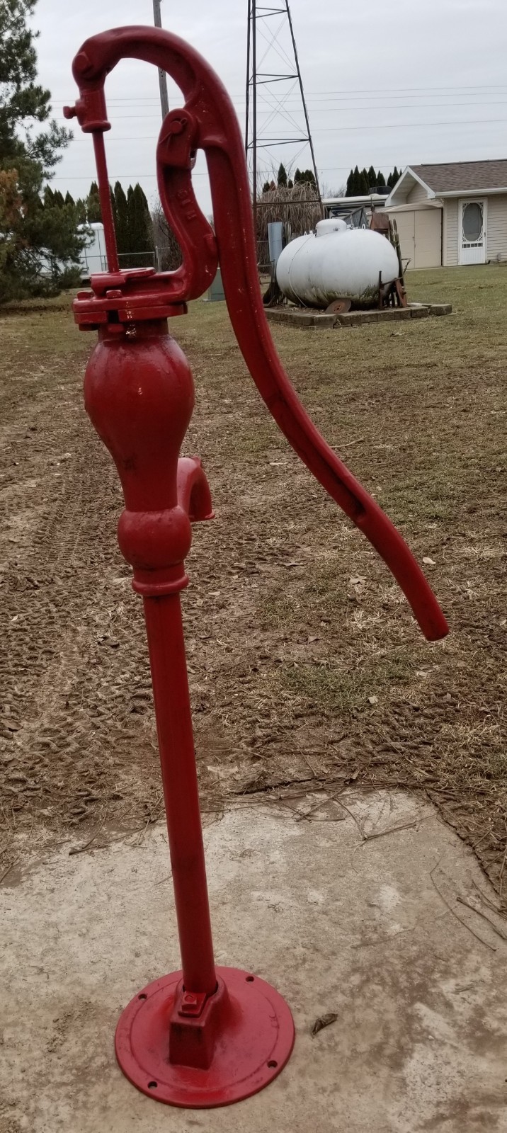 Beautiful  Antique Cast Iron Farm Hand Well Pump,