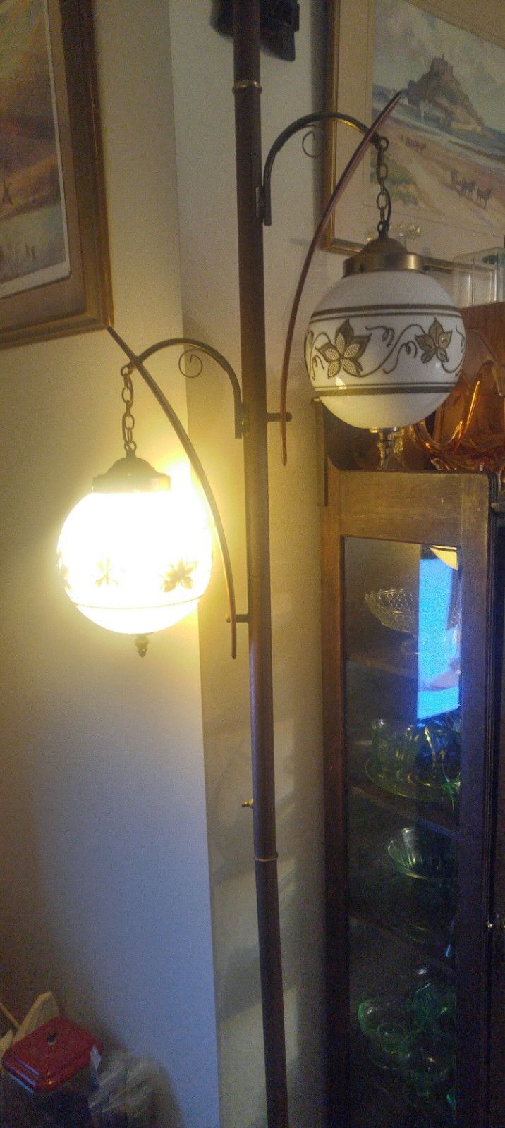 Tension Pole lamp with extra shade nice lamp