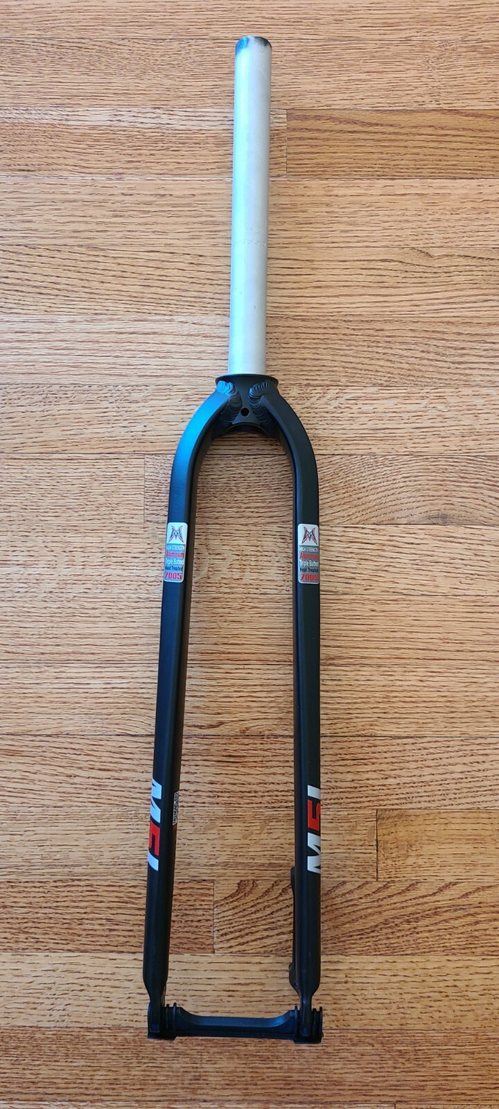 MOSSO M5L 470 ALUMINUM RIGID FORK DISC BRAKE BLACK-RED MATTE MOSSO M5L 470 ALUMINUM RIGID FORK DISC BRAKE BLACK-RED MATTE