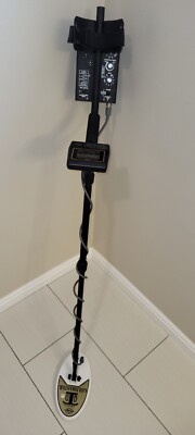 White's GMT Goldmaster E-Series with White's Metal Detector Bag