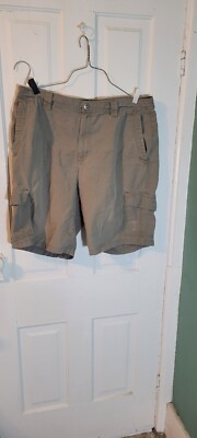 Columbia  Omni -Shield Mens Size 40, Inseam 12 Tan Cargo Like Shorts