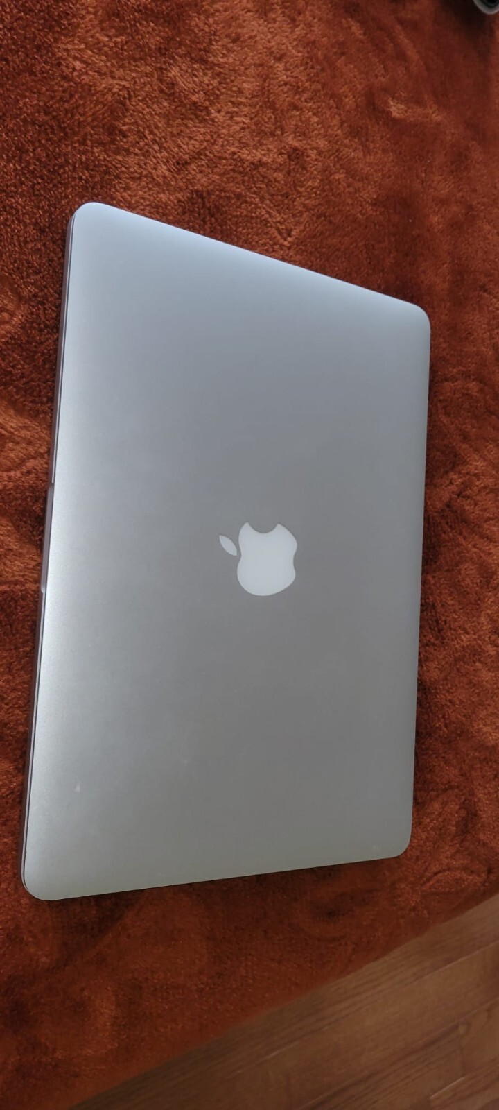 Apple MacBook Pro 13 inch (256GB,Intel Core i5, 2.70GHz