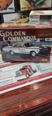 Moebius 1965  Plymouth Golden Commandos 1/25 1237 Model Kit