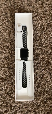 Apple Watch Series 3 38mm Silver Aluminum Case White Sport Band