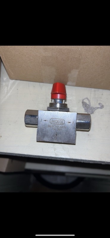 8NPT FEMALE 6000PSI BALL VALVE 3-WAY 316 HOKE SELECTOMITE