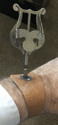 Flute or Piccolo Wrist Band Lyre - Leather  NOS