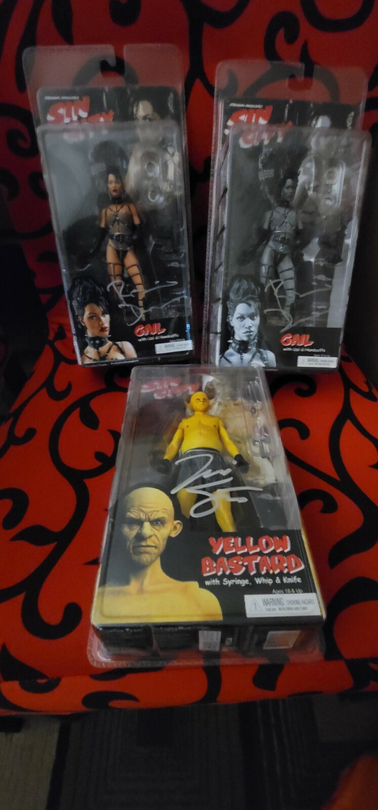 SIN CITY 3 FIGURE SET COLOR & B/W GAIL + YELLOW BASTARD ALL