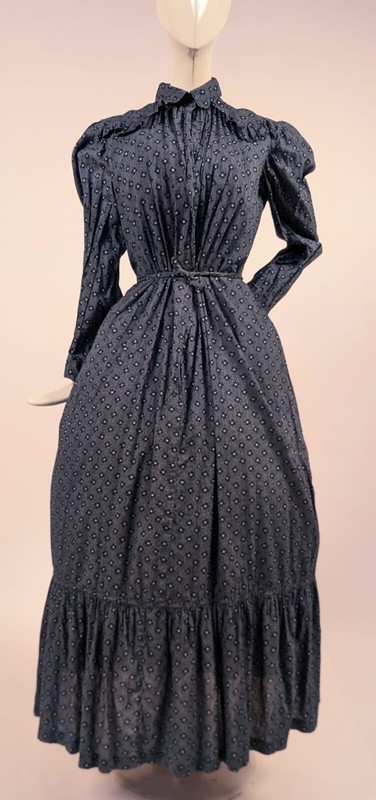 VICTORIAN 19TH C BLUE CALICO PRINT COTTON PRAIRIE WRAPPER DRESS W RUFFLES |  eBay