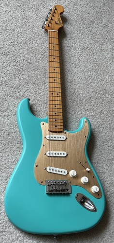★美品★Squier Standard Strat・ステンレス フレット !! Squier_Standard_Stratocaser.jpg